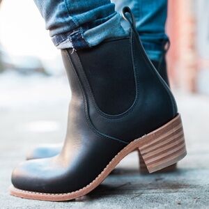 Red Wing Heritage Harriet Boots Size 9